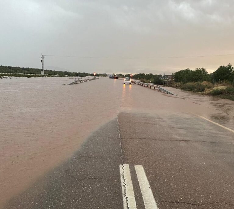 Las fuertes lluvias inundan Badajoz y obligan a cortar la Ruta de la Plata