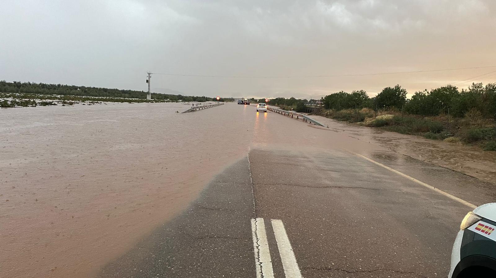 Inundaciones en el tramo de la A-66 entre las poblaciones de Almendralejo y Villafranca de los Barros en la provincia de Badajoz.