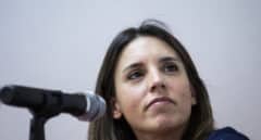 Irene Montero: "Ninguna economía se sostiene sin las mujeres que friegan, que dan la teta y que cuidan a los mayores"