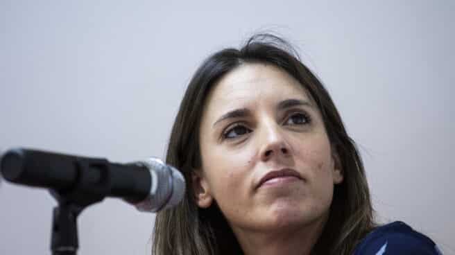 Irene Montero: "Ninguna economía se sostiene sin las mujeres que friegan, que dan la teta y que cuidan a los mayores" Imagen de archivo de la ministra de Igualdad, Irene Montero