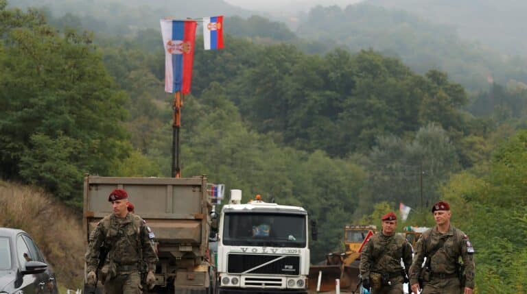 La frontera entre Serbia y Kosovo está tomada desde hace diez días por patrullas militares, policiales y ciudadanas.