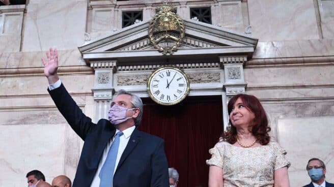 Batacazo electoral de los kirchneristas en las primarias en Argentina Alberto Fernández y Cristina Fernández de Kirchner, en la apertura de la sesión parlamentaria