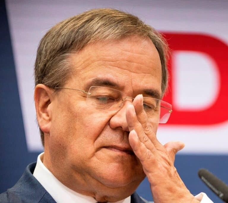Fuego amigo contra Armin Laschet en el partido de la canciller Merkel