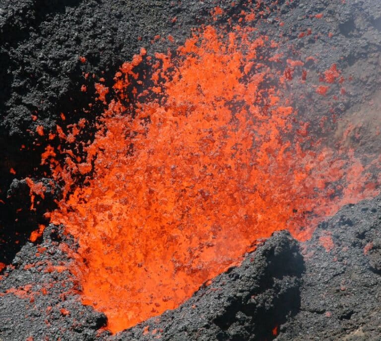 ¿Podría provocar el volcán de La Palma lluvias ácidas?