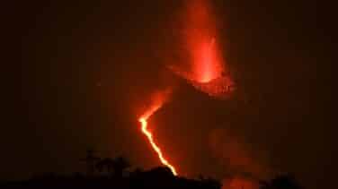La erupción de La Palma registra "importantes explosiones" y emisión de lava