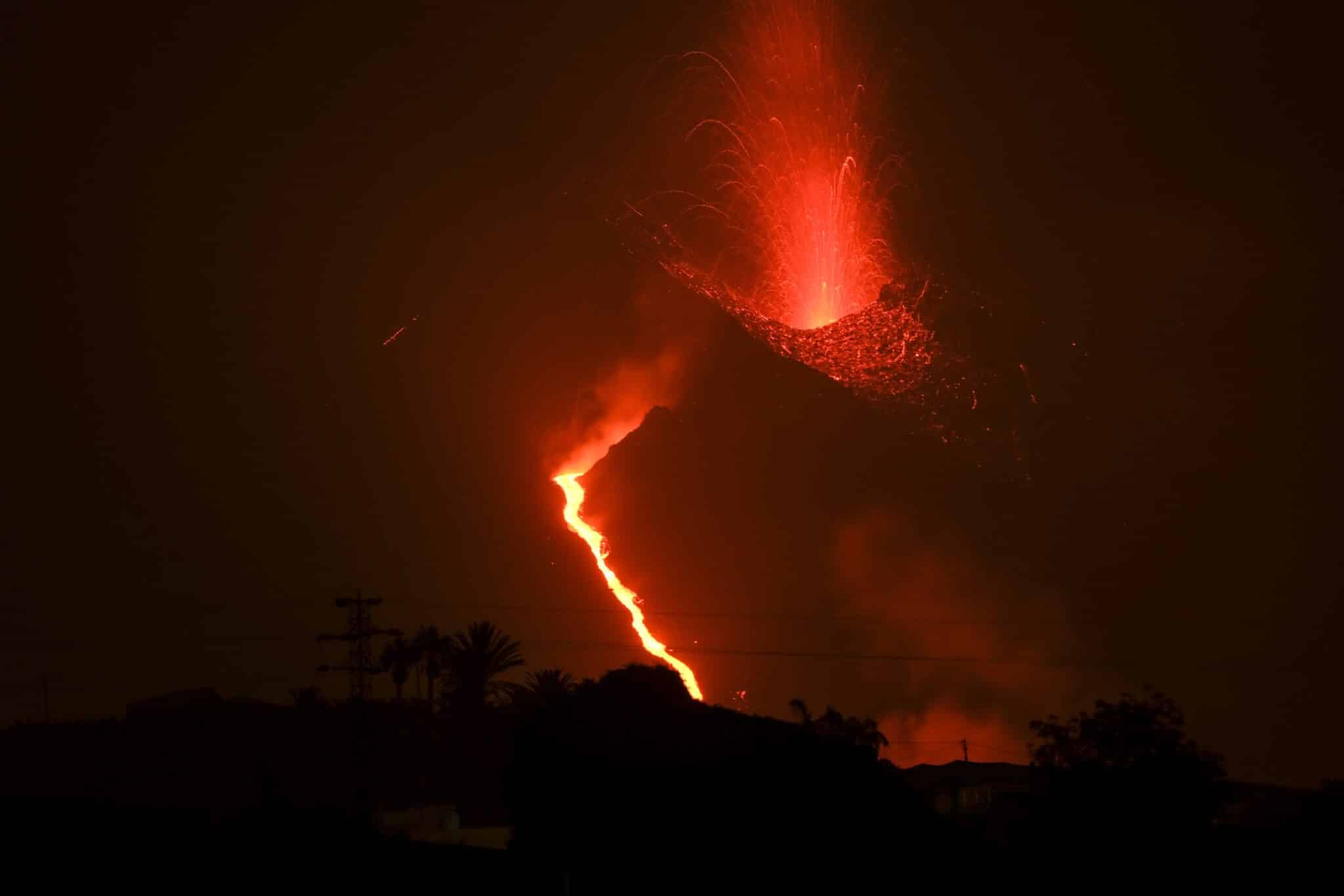 La lava de la erupción volcánica de La Palma podría llegar en las próximas horas al mar