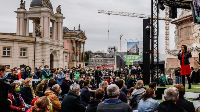 Annalena Baerbock se dirige a sus simpatizantes durante un mítin de Los Verdes en Potsdam. Annalena Baerbock se dirige a sus simpatizantes durante un mítin de Los Verdes en Potsdam.
