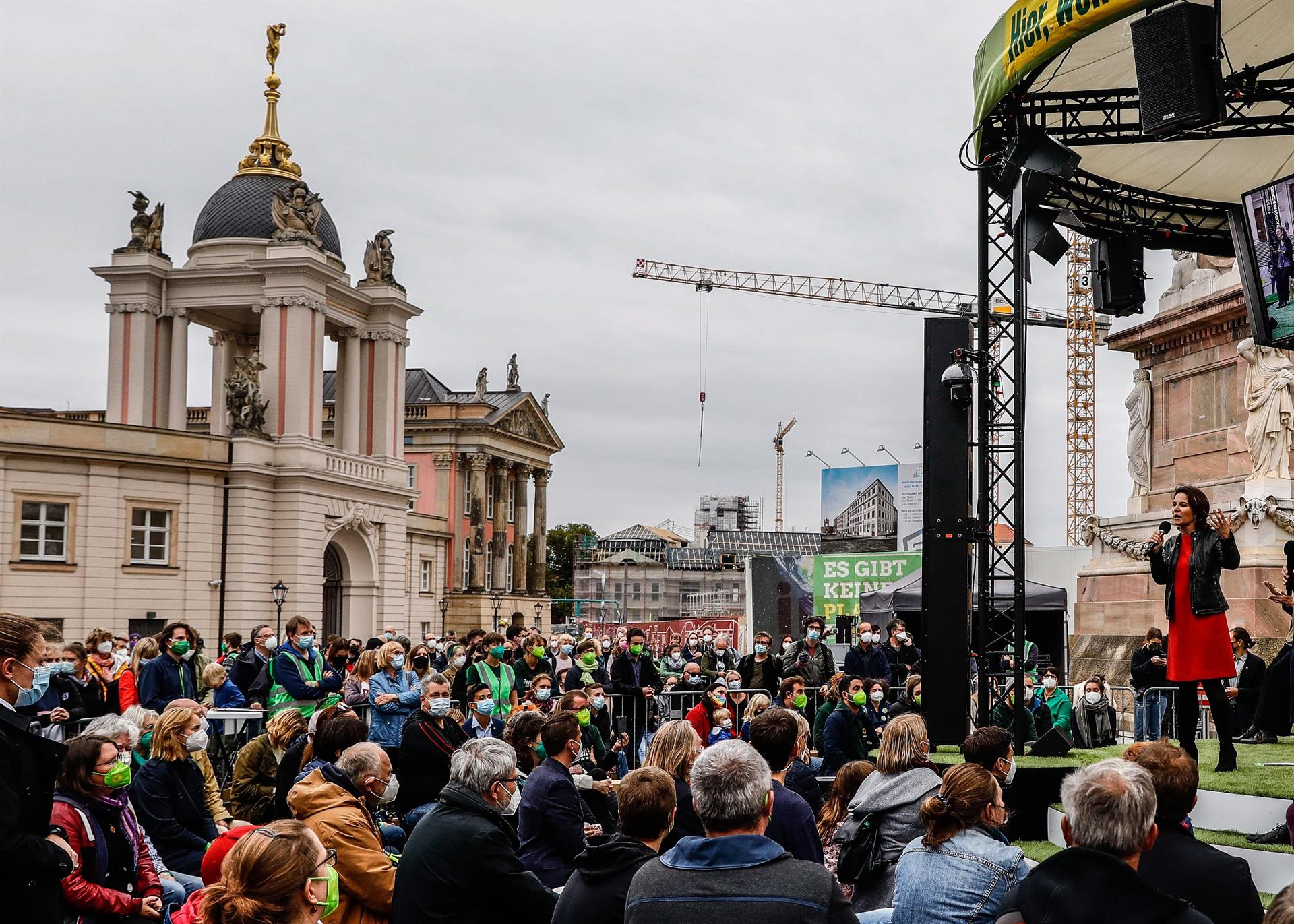 Annalena Baerbock se dirige a sus simpatizantes durante un mítin de Los Verdes en Potsdam.