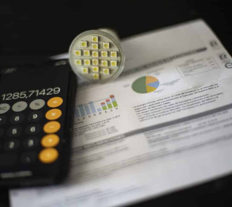Las energéticas se lanzan a por el cliente de la tarifa regulada de gas tras la subida de precios en enero