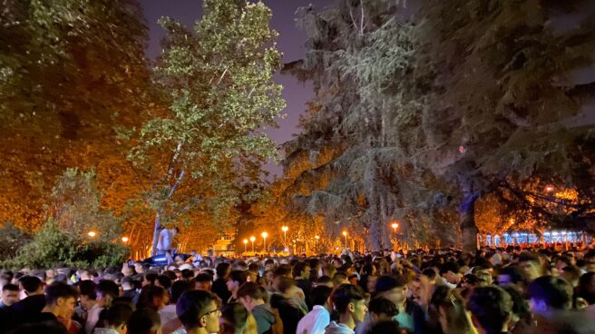 Botellón en Ciudad Universitaria (Madrid) a 18 de septiembre de 2021