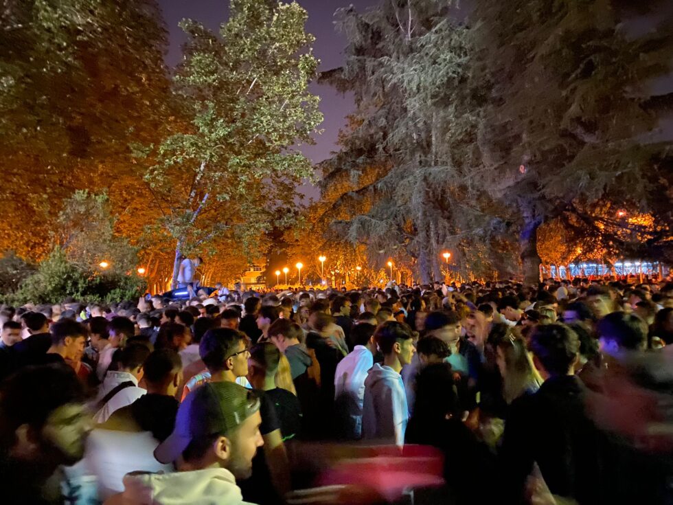 Botellón en Ciudad Universitaria (Madrid) a 18 de septiembre de 2021