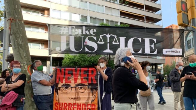 Manifestación de Asamblea Nacional Catalana (ANC) frente a la sede del consulado de Italia en Barcelona