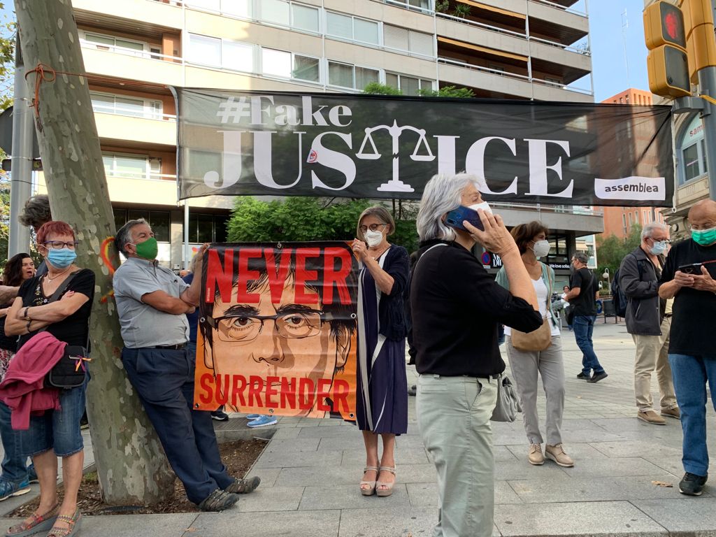 Manifestación de Asamblea Nacional Catalana (ANC) frente a la sede del consulado de Italia en Barcelona