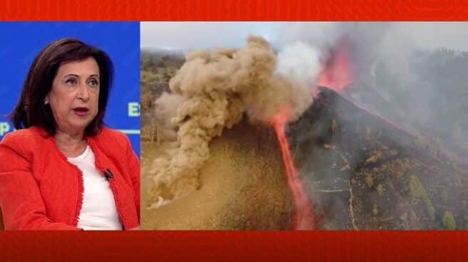 margarita-robles-espejo-publico Margarita Robles a la izquierda, hablando sobre el volcán de Teneguía. A la derecha, imagen del bolcán. (Pantalla partida de Espejo Público"