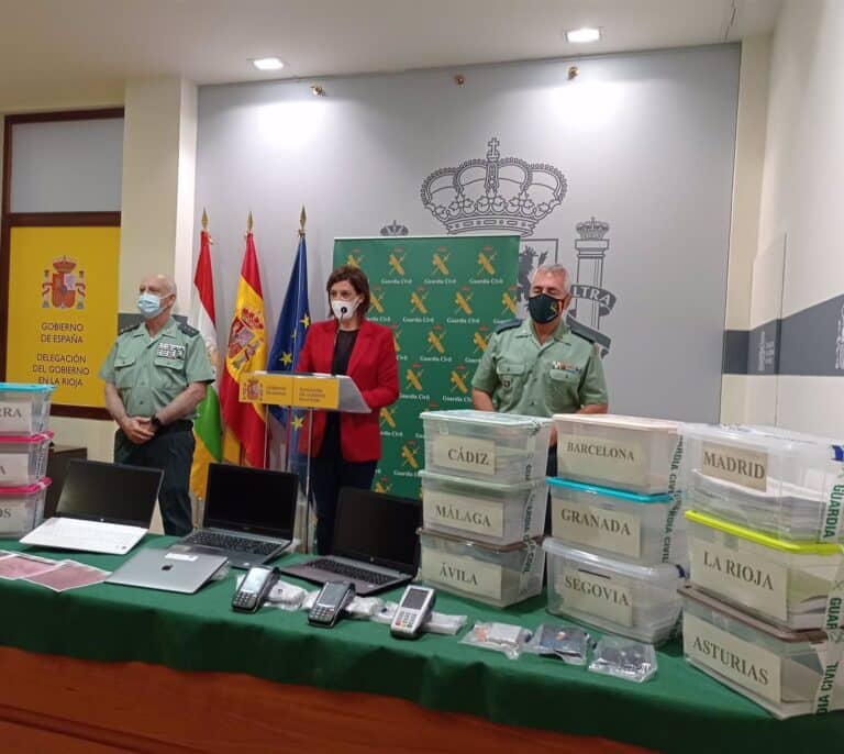 Detenidas 21 personas de una red criminal por estafar a casi 600 personas vulnerables con la venta de enciclopedias