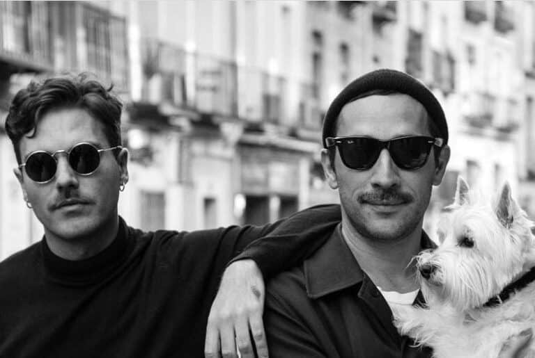 El cantante de 'Miss Caffeina' anuncia que ha tenido una hija y le llueven las críticas