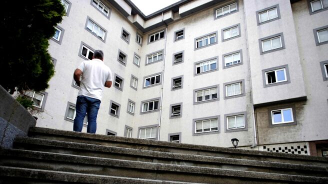 mujer-asesinada-coruña Vista general de la calle Juan Darriba de A Coruña, de la panadería donde trabajaba la mujer que esta noche ha sido presuntamente asesinada por su pareja, una mujer de 52 años que ha sido asesinada a puñaladas en su domicilio de A Coruña.
