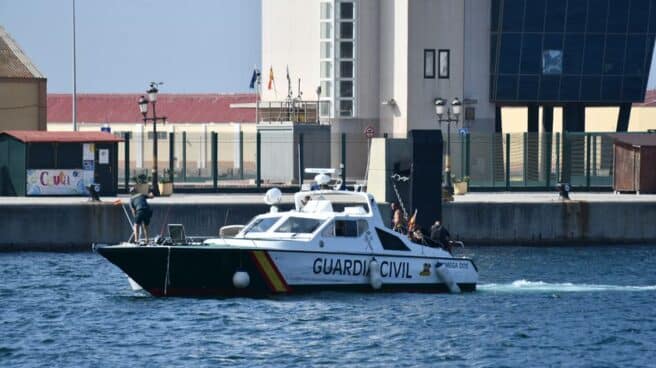 Lancha de la Guardia Civil. Lancha de la Guardia Civil.