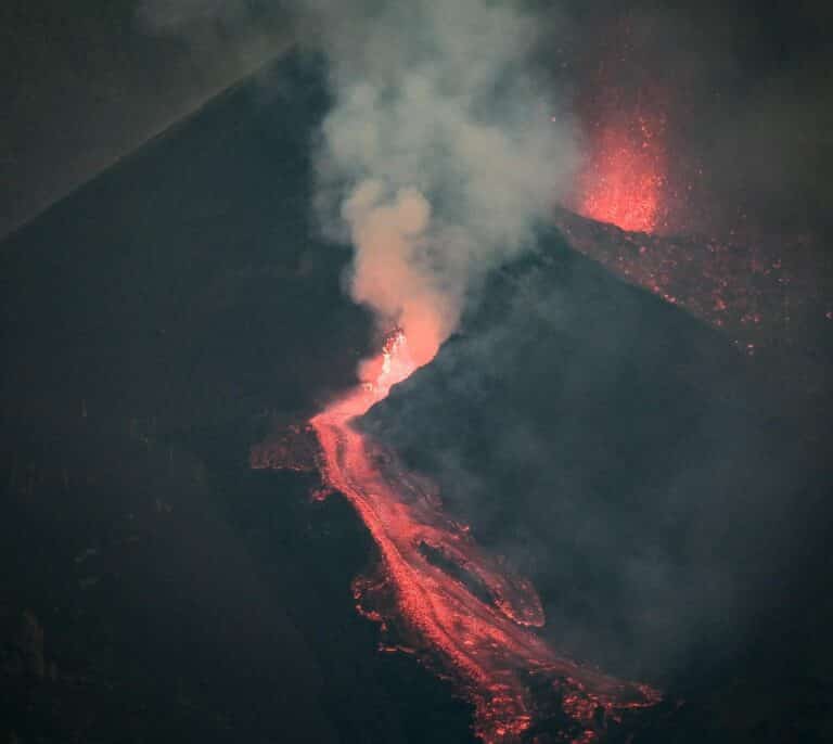 La lava del volcán de La Palma destruye 589 edificaciones y cubre 258 hectáreas