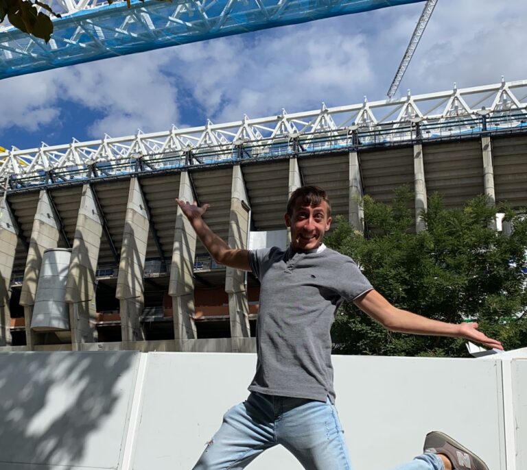Javier, Maribel y Jesús, los 'youtubers' de las obras del Bernabéu