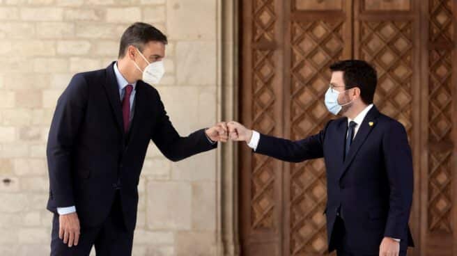 Pedro Sánchez y Pere Aragonés, en el Palau de la Generalitat.