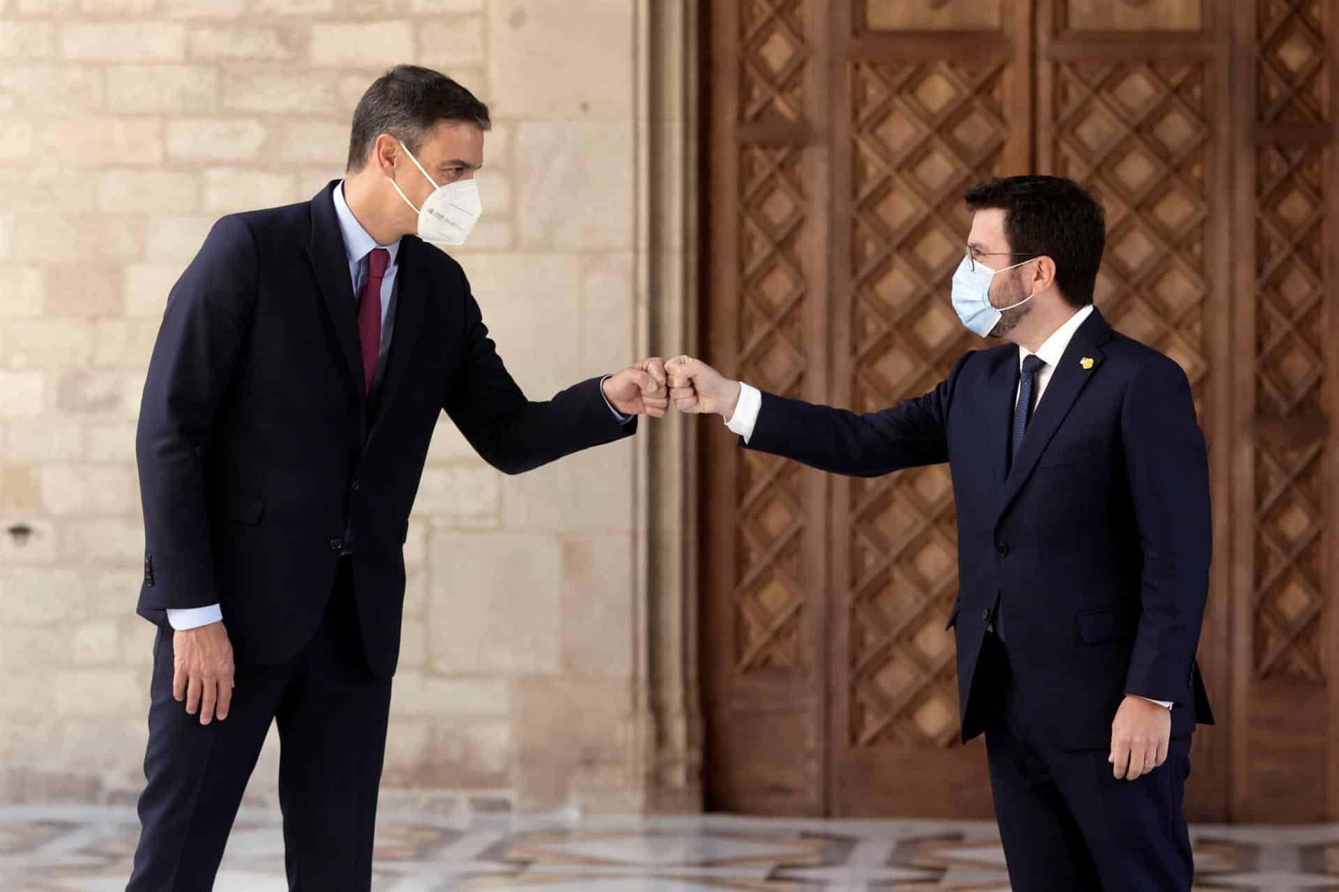 Pedro Sánchez y Pere Aragonés, en el Palau de la Generalitat.