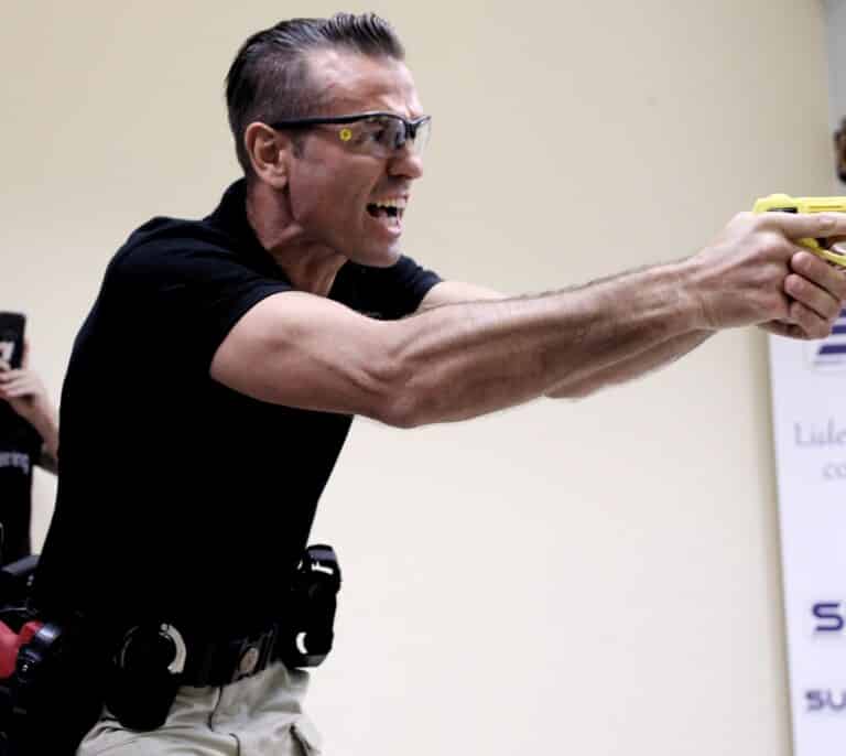 La Policía tiene ya 600 pistolas 'Taser' pero sigue sin formar a los agentes que las usarán