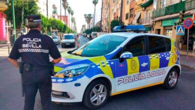 Una batalla campal con navajas, palos y tijeras en Sevilla deja daños en varios coches