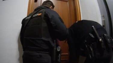 Desmantelada una red que cobraba 300 euros por tarjetas falsas de asilo