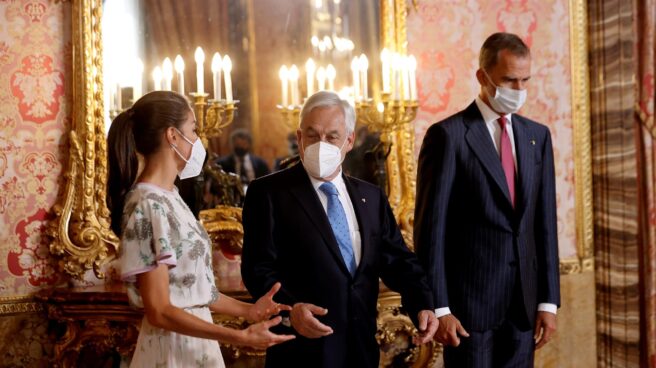 El presidente de Chile, Sebastián Piñera, junto a los reyes Felipe y Letizia.