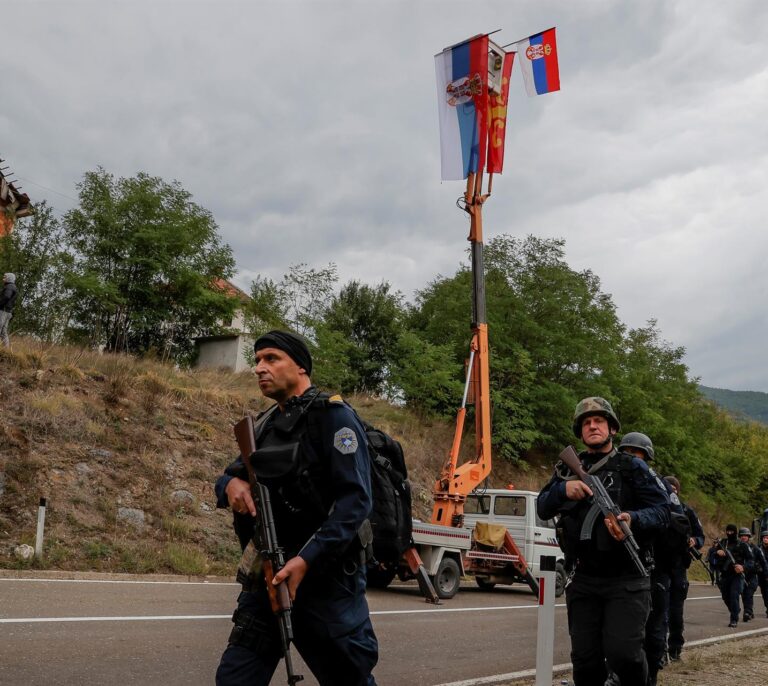 Serbia y Kosovo se reúnen en Bruselas para abordar la 'crisis de las matrículas'