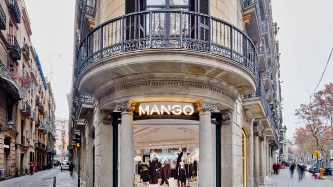 Entrada de la tienda de Mango en Las Ramblas, Barcelona