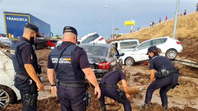 La Policía actúa en las inundaciones de Toledo.