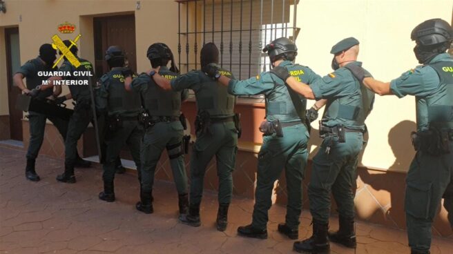 La Guardia Civil en el marco de la operación "Jureles", ha desarticulado una organización que introducía grandes partidas de hachís por las costas de Cádiz.