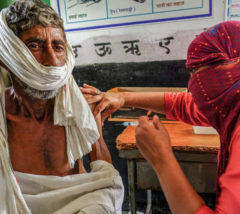 Los países ricos solo han donado el 13% de las vacunas comprometidas