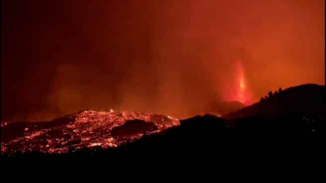 Imágenes grabadas por la Guardia Civil en el volcán de La Palma