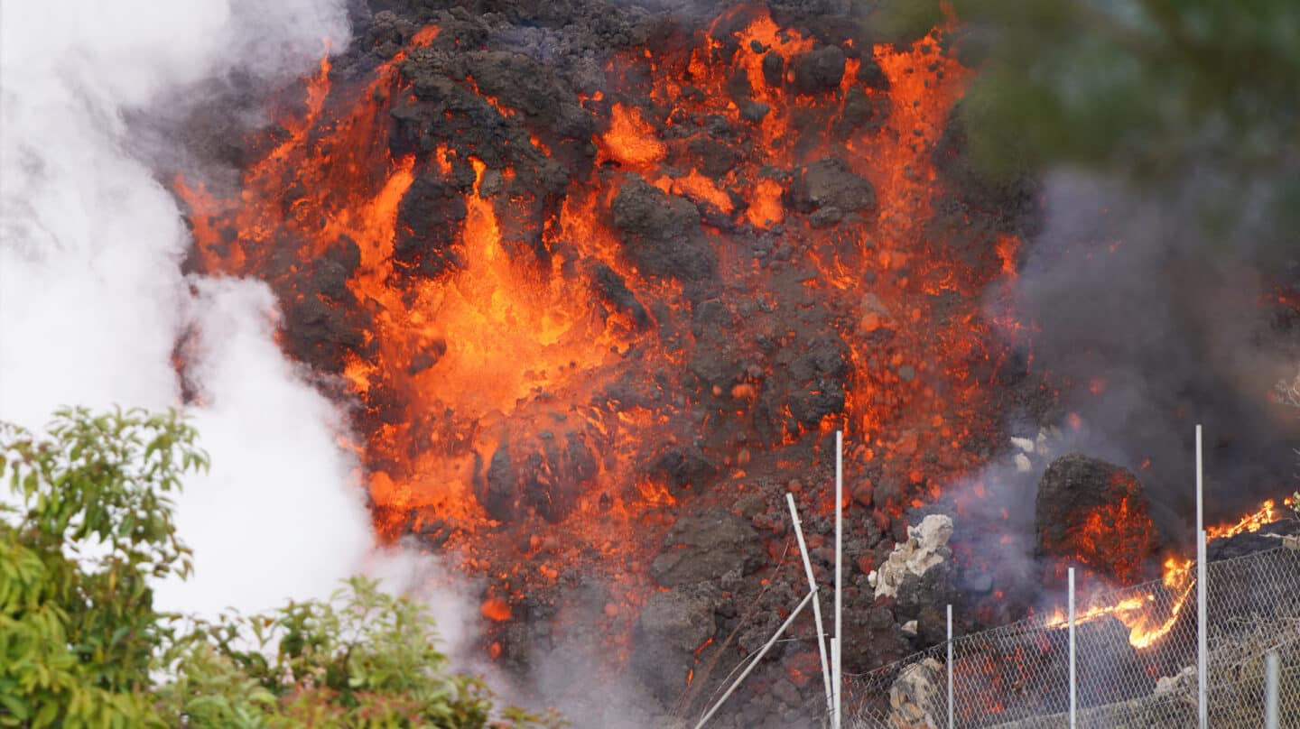 La lava avanzando por la zona de Cabeza de Vaca