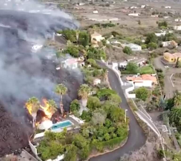 Primeras imágenes en dron del descenso de la lava en La Palma