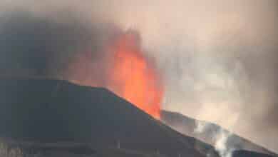 Confinamiento en La Palma: vecinos de Tazacorte deberán permanecer en sus casas por la llegada de la lava al mar