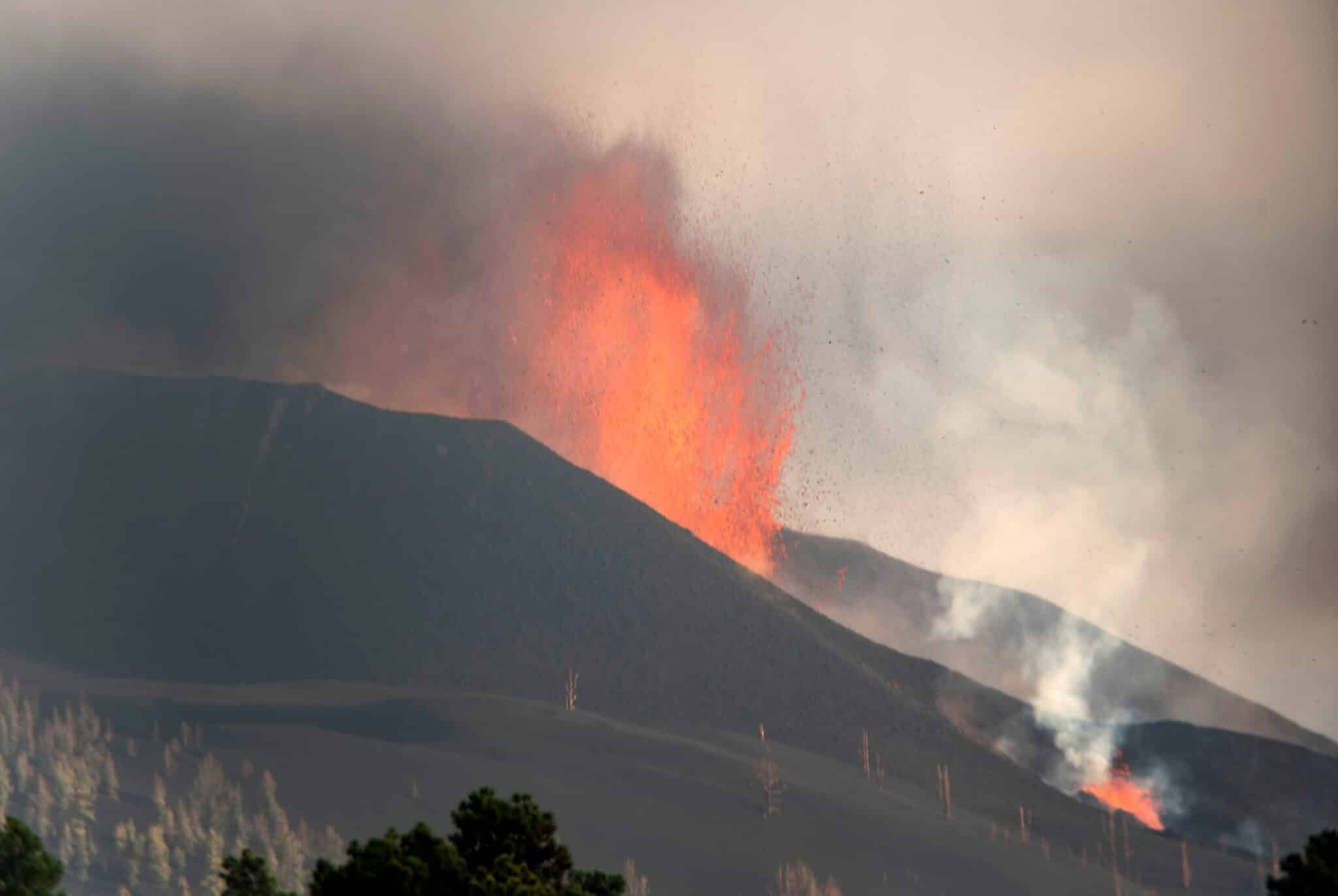 Confinamiento en La Palma: instan a los vecinos de Tazacorte a permanecer en sus casas por la llegada de la lava al mar