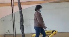 Spot, el perro robot valorado en 60.000 euros que pasea una mujer por las calles de León