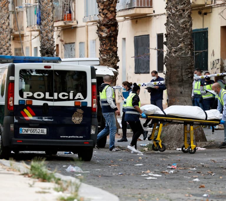 Hallan el cadáver de un hombre de unos 30 años en la Malvarrosa (Valencia)
