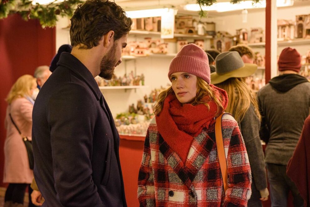 Valeria y Víctor en el mercadillo navideño de la Plaza Mayor 