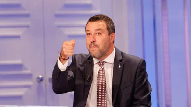Matteo Salvini attends the Italian Rai 1 TV program 'Porta a Porta' Matteo Salvini asiste al programa de televisión italiano Rai 1 'Porta a Porta' presentado por el periodista italiano Bruno Vespa (invisible), en Roma