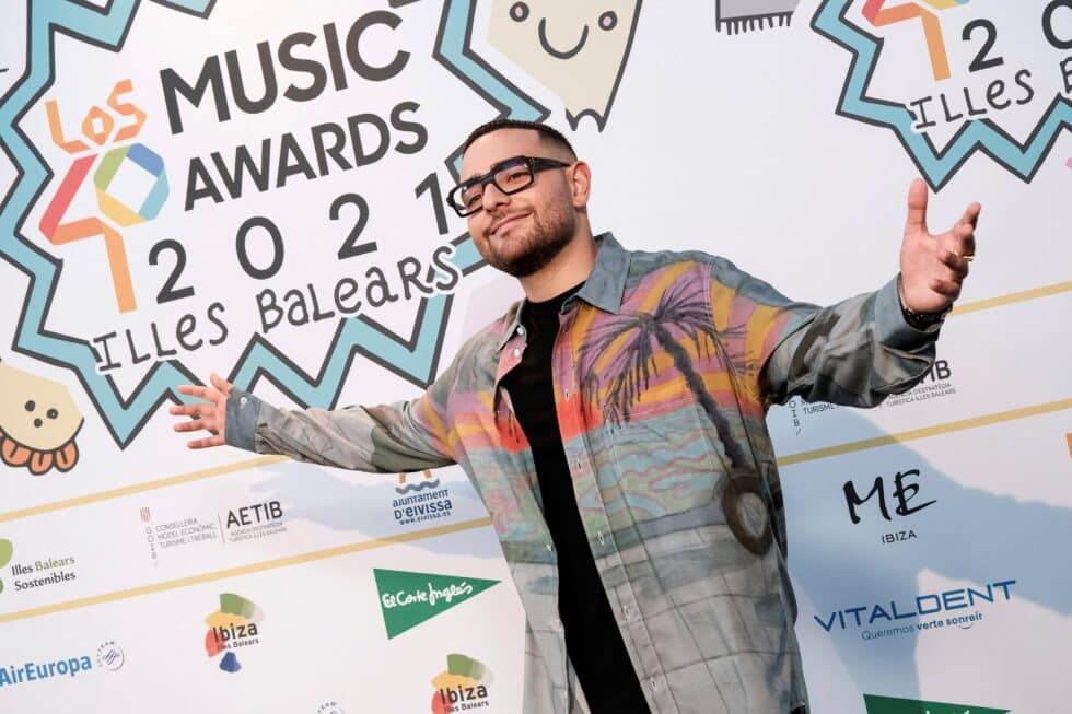 El rapero italiano Rocco Hunt. en la cena de nominados de Los 40 Music Awards