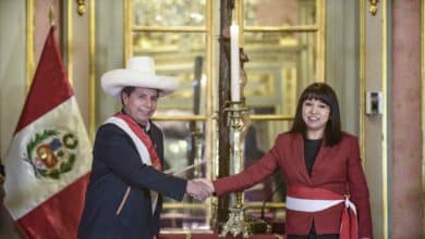 Pedro Castillo modera el tono del gobierno peruano: Bellido sale y Vásquez entra