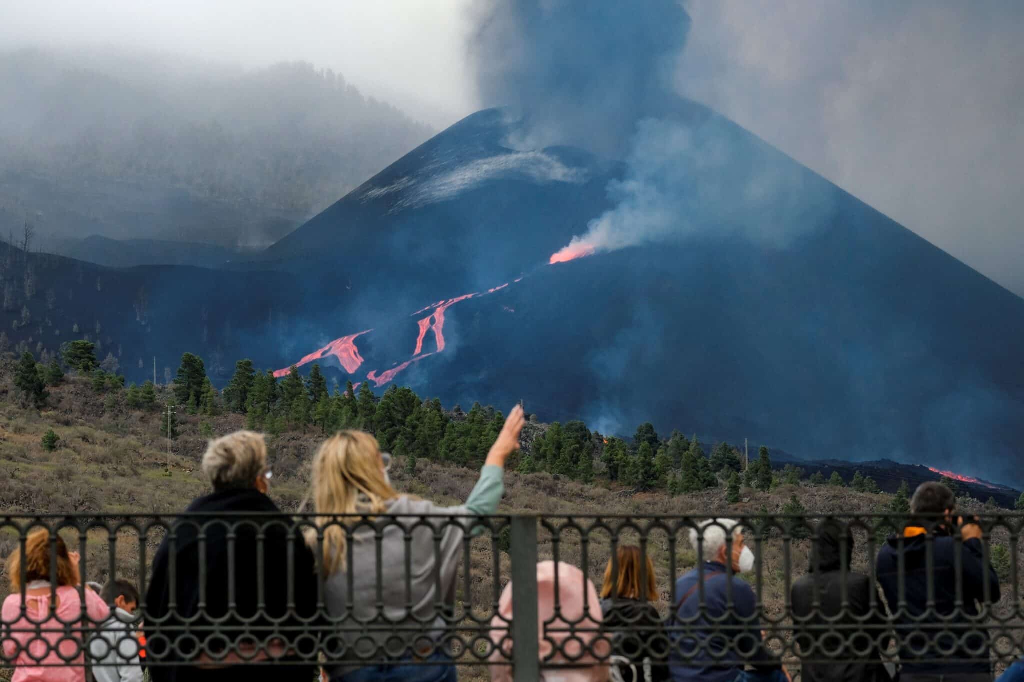 Los gases y las cenizas del volcán provocan que la calidad del aire se declare "extremadamente desfavorable"