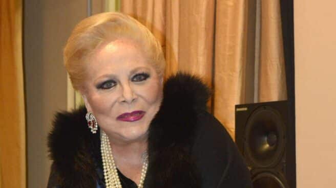 La única hija de la cantante de copla Concha Piquer, Concha Márquez Piquer.