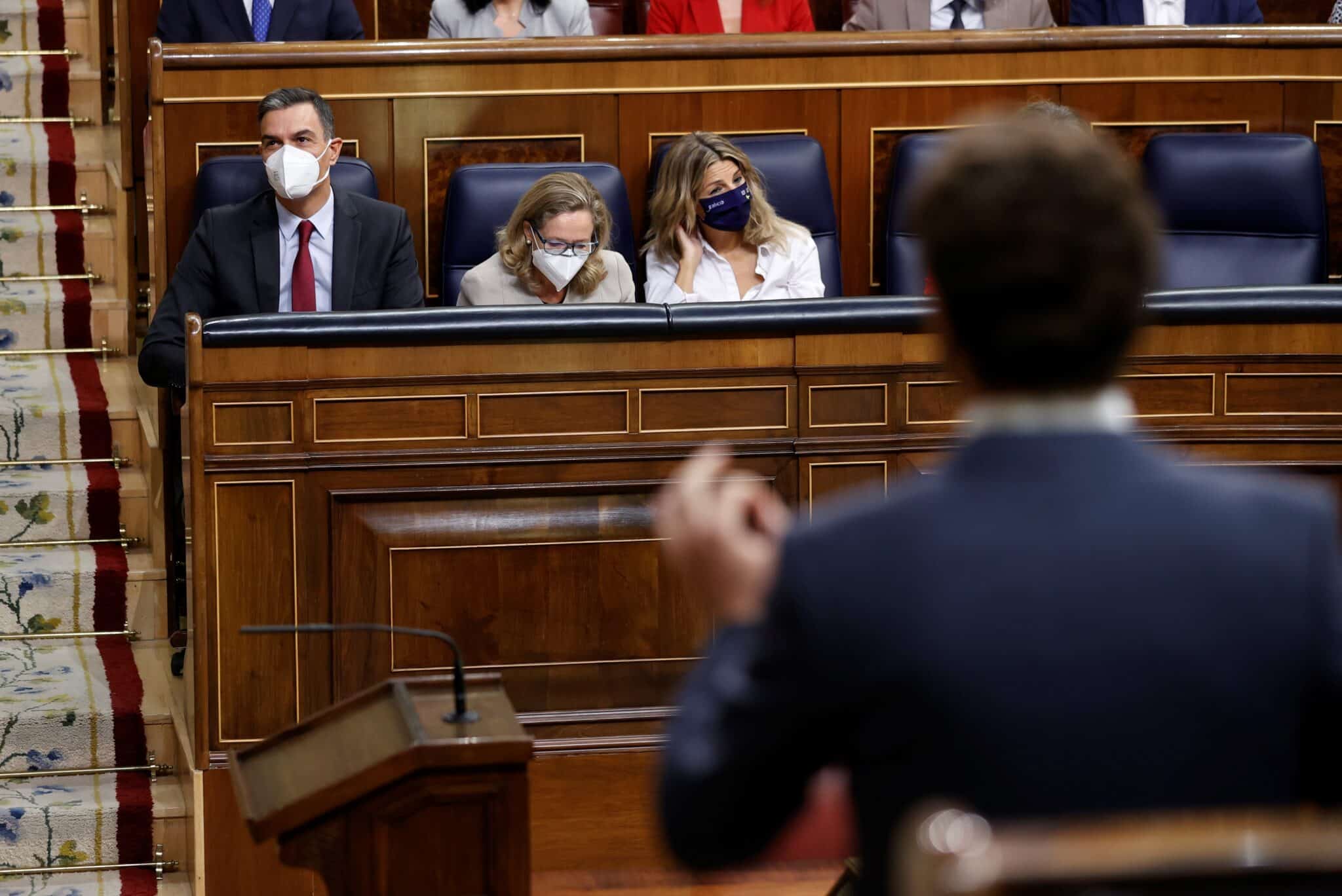 Casado se dirige a Sánchez en la sesión de control al Gobierno.