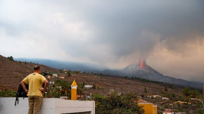 El volcán de Cumbre Vieja en La Palma continúa con su actividad eruptiva después de 40 días de actividad ininterrumpida.